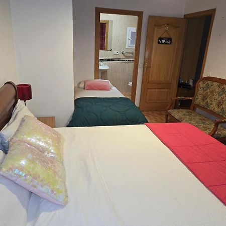 Acogedoras Habitaciones En Madrid Luaran gambar