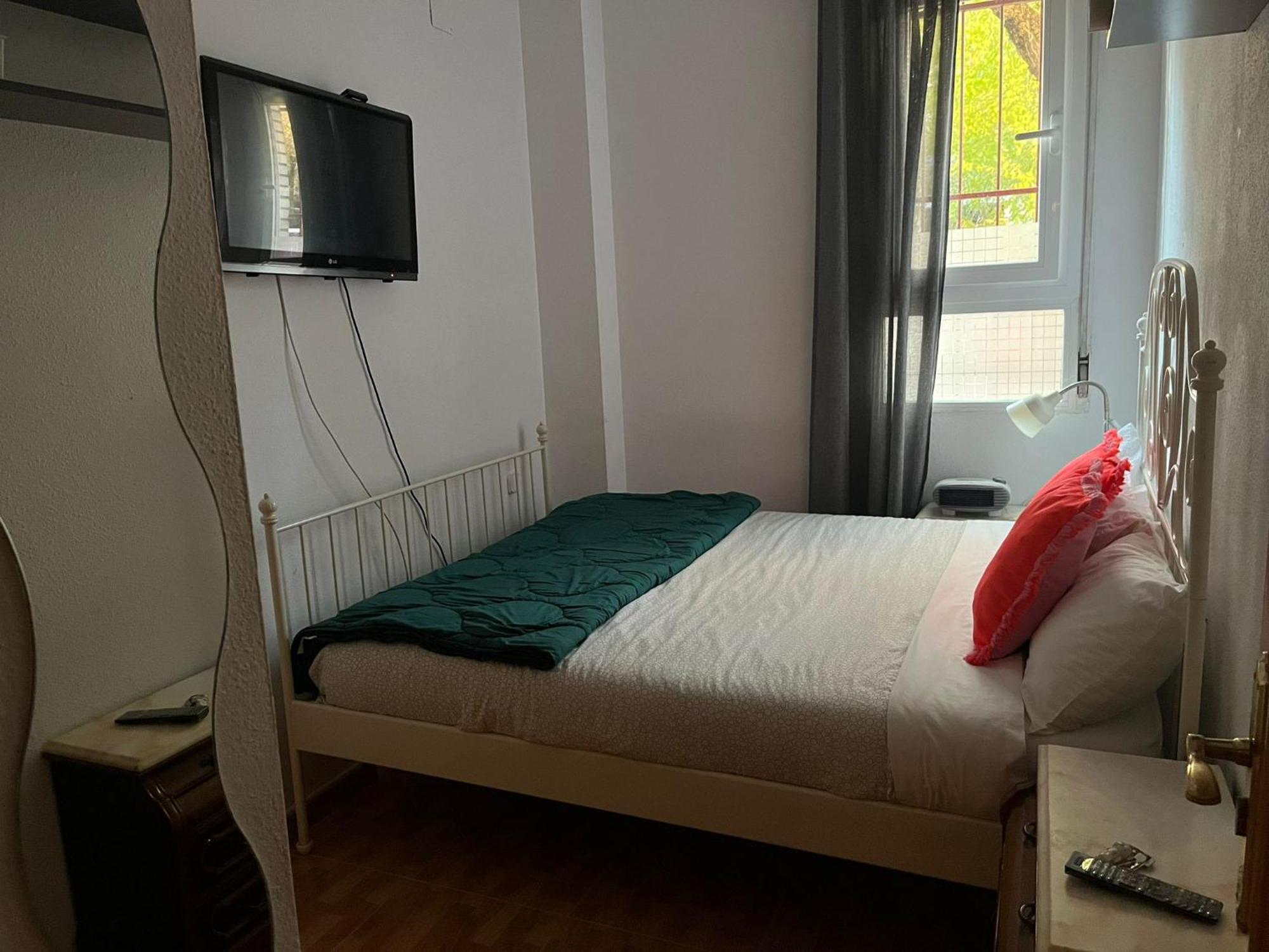 Acogedoras Habitaciones En Madrid Luaran gambar