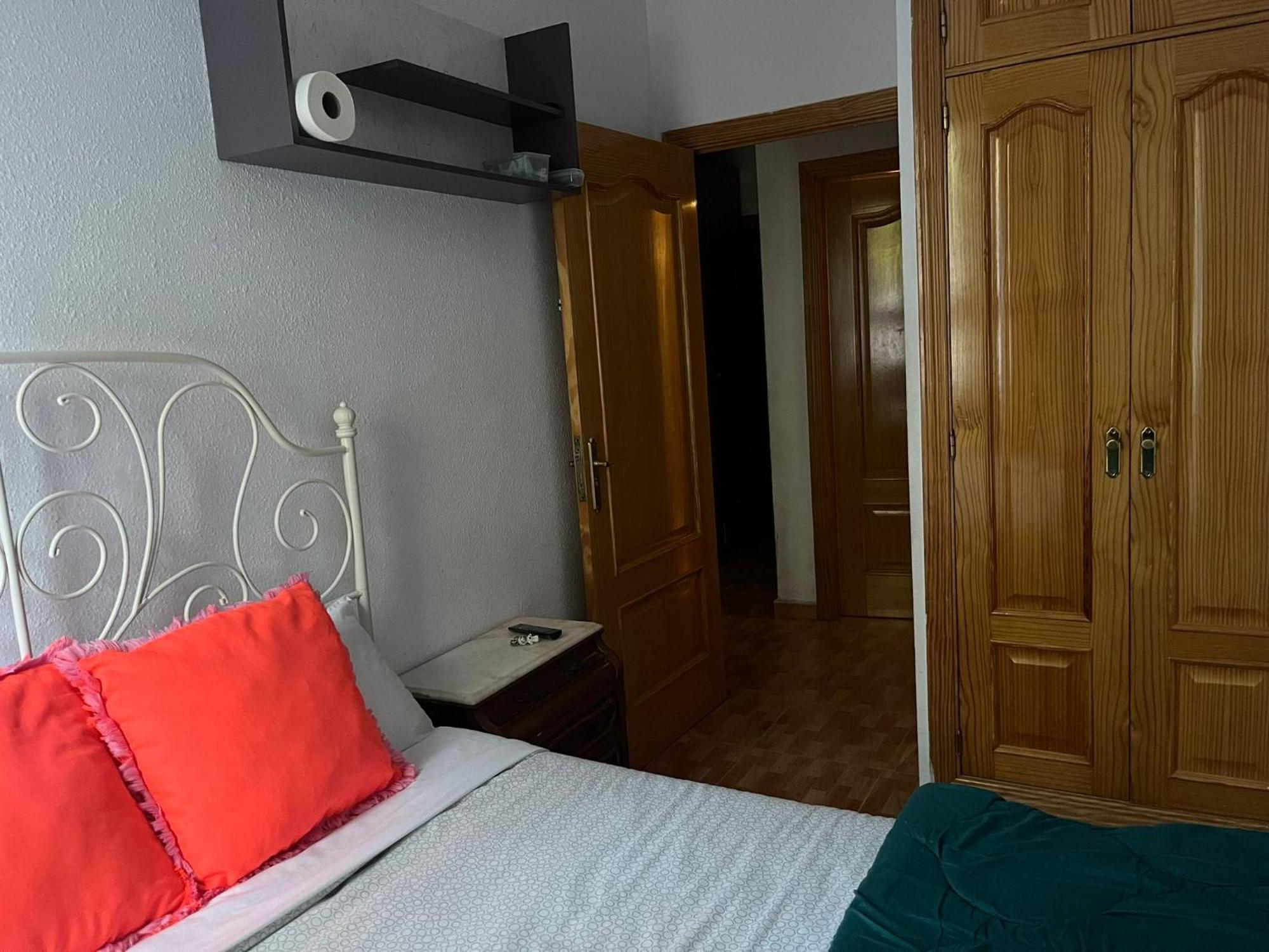 Acogedoras Habitaciones En Madrid Luaran gambar