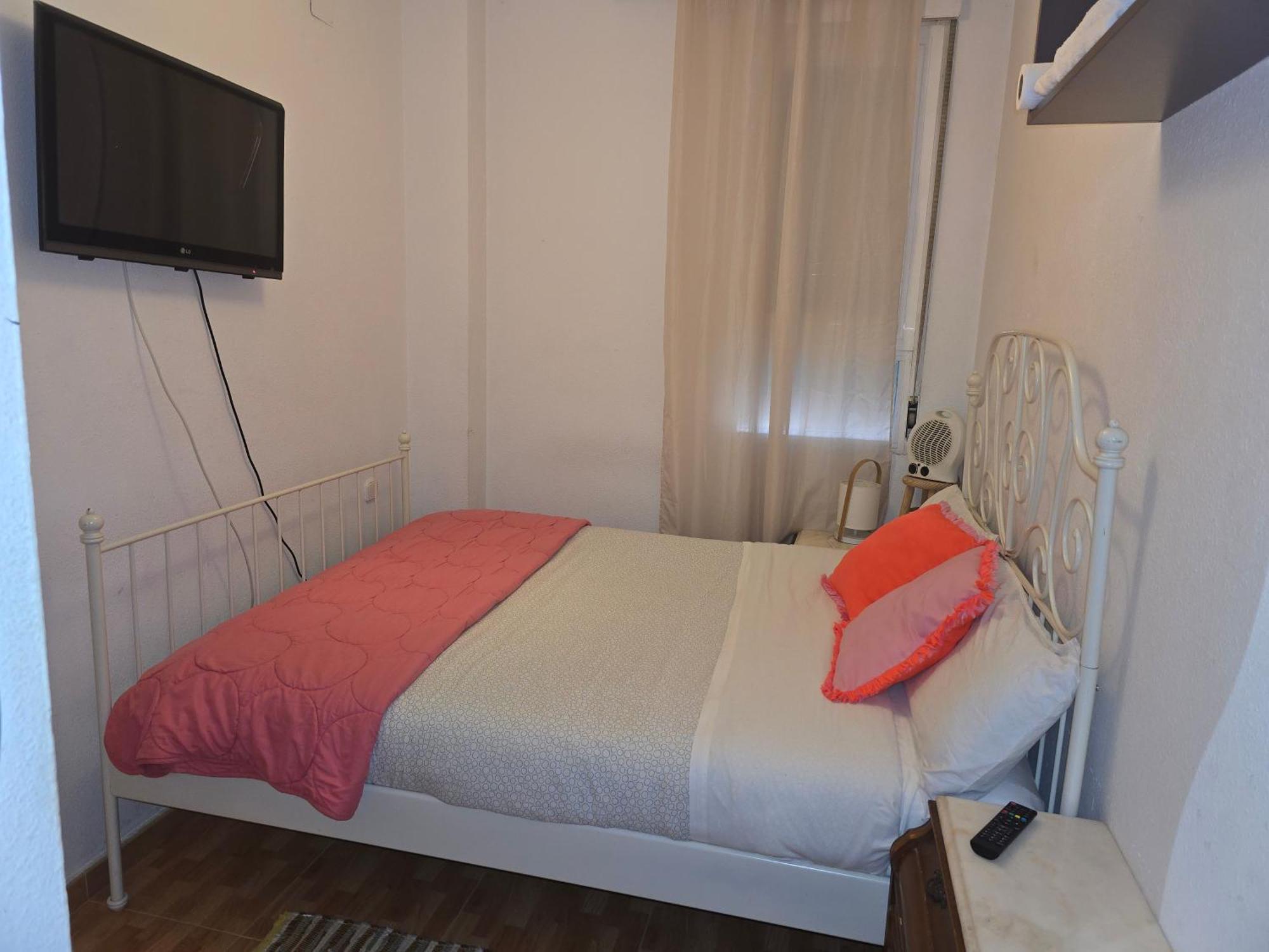 Acogedoras Habitaciones En Madrid Luaran gambar