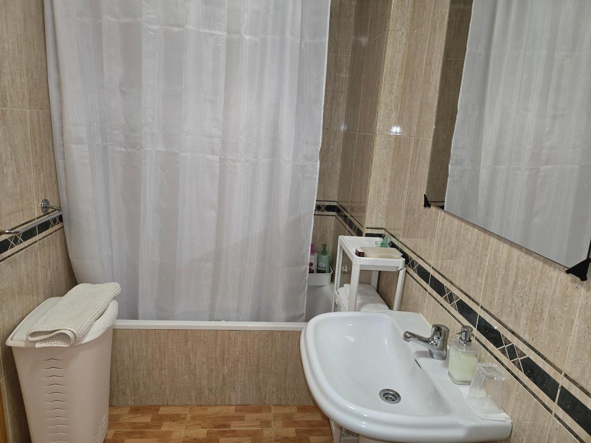 Acogedoras Habitaciones En Madrid Luaran gambar