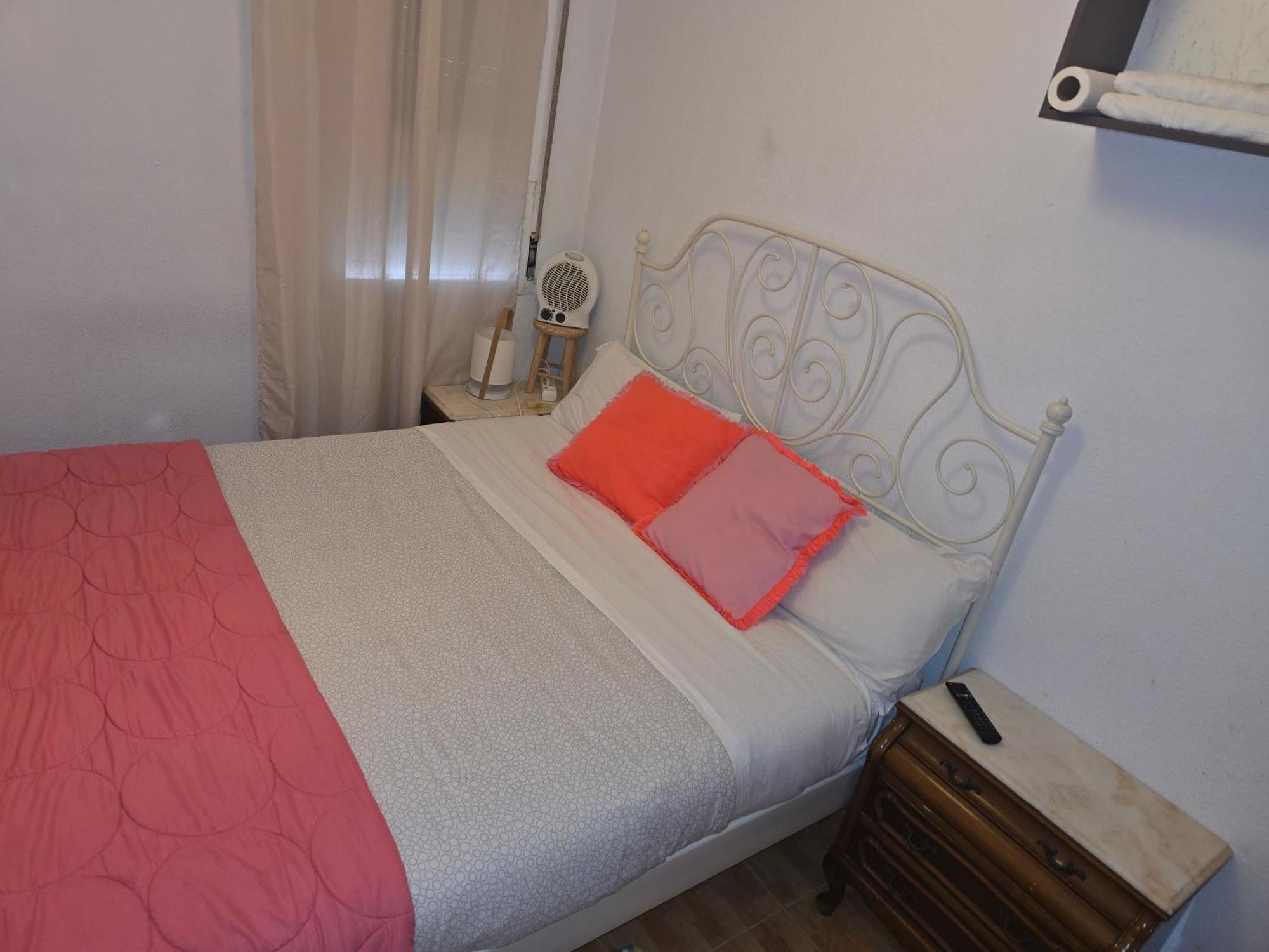 Acogedoras Habitaciones En Madrid Luaran gambar