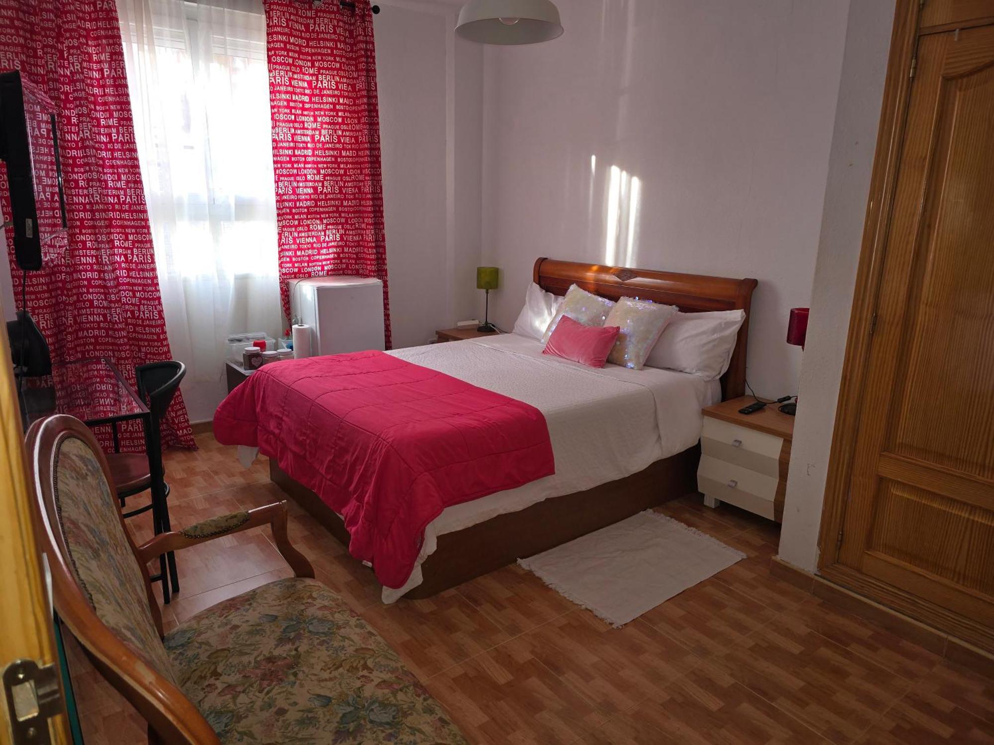 Acogedoras Habitaciones En Madrid Luaran gambar